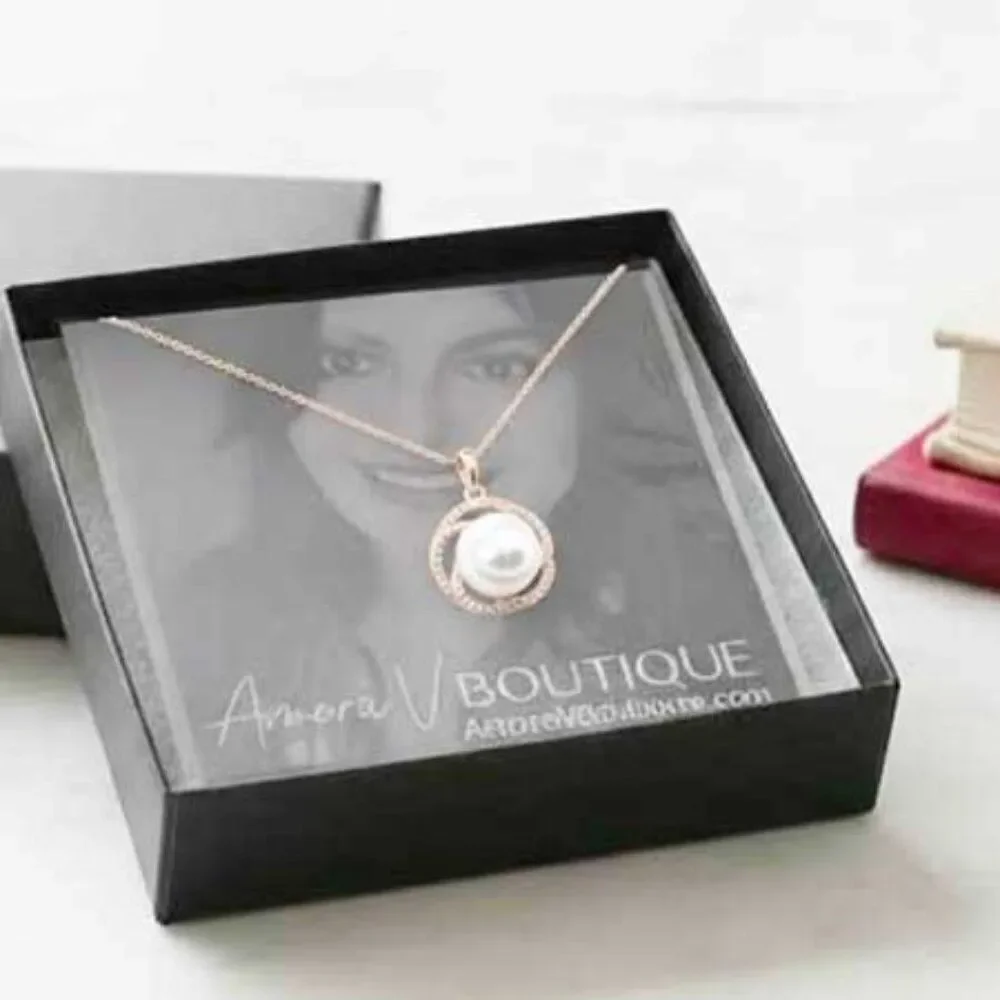 Ladies Elegant Rose Gold Pearl Necklace
